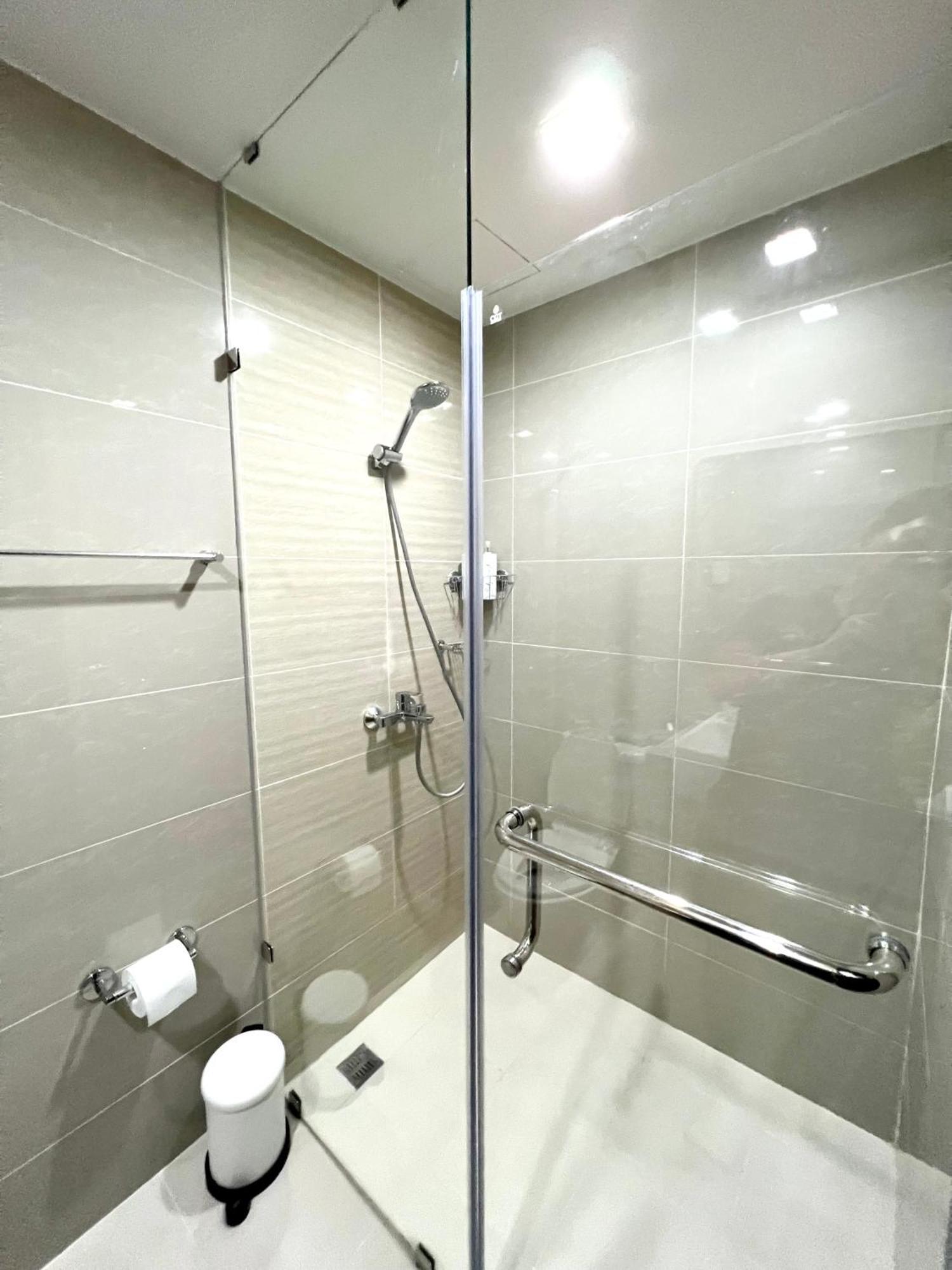 Daniella'S Modern & Cozy Suite In Uptown Bgc Manila Exteriör bild